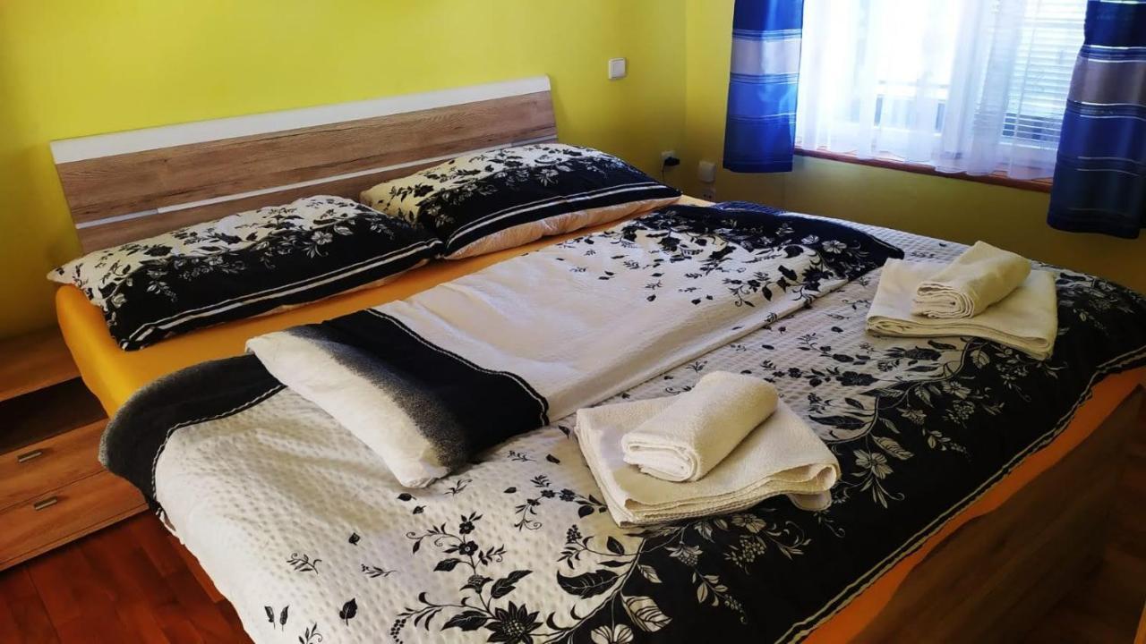 V Centru *